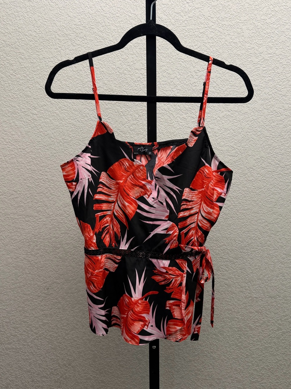 Milk & Honey Women’s Floral Red & Pink Tie-Waist Cami Top